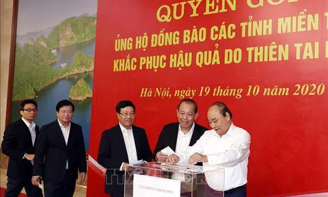Lãnh đạo Chính phủ tham gia quyên góp ủng hộ đồng bào miền Trung